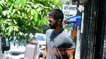 Photos: Shahid Kapoor snapped outside a cafe in Bandra