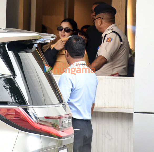 photos sharvari and alia bhatt snapped at kalina airport 4