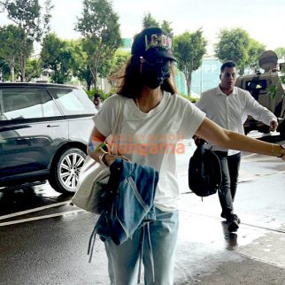 Photos: Shilpa Shetty, Shriya Saran, Maniesh Paul and Aoora snapped at the airport