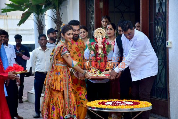 Photos: Shilpa Shetty and Shamita Shetty Ganapati Bappa Immersion at her residence