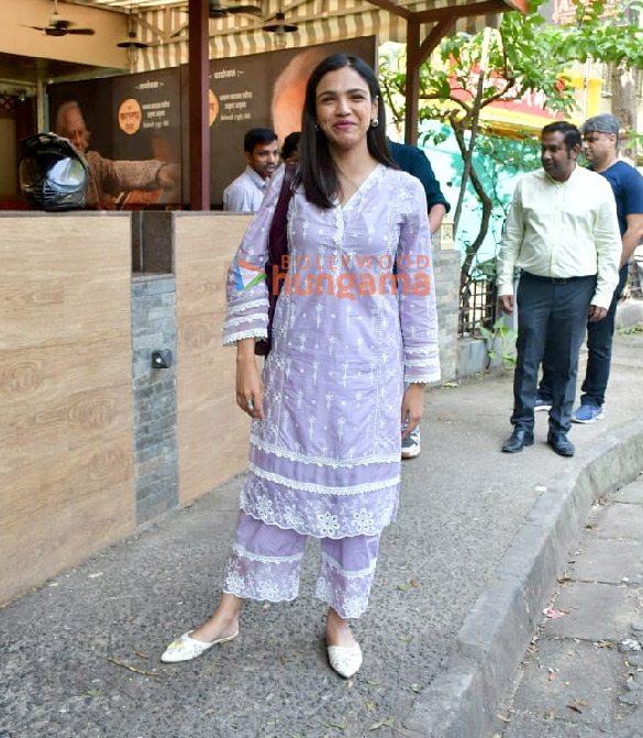 Photos: Shriya Pilgaonkar snapped in Juhu Photos: Shriya Pilgaonkar snapped in Juhu