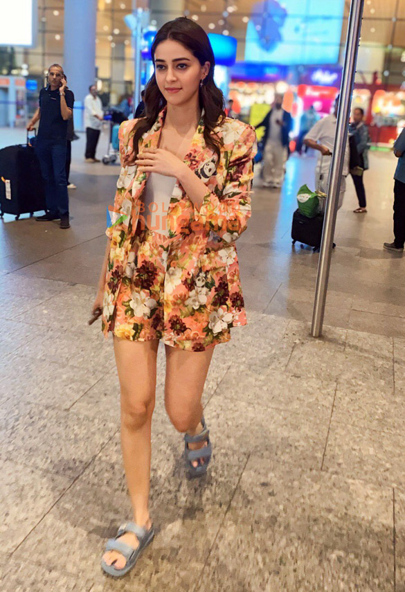 photos siddhant chaturvedi malavika mohanan disha patani and others snapped at the airport 1 4