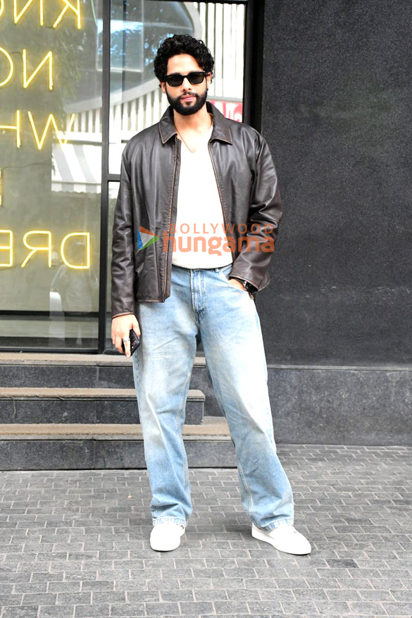 photos siddhant chaturvedi snapped at excel entertainments office in khar 3 2
