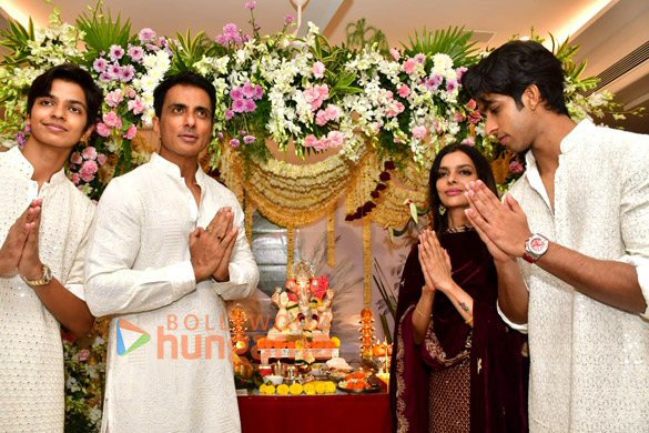 photos sonu sood snapped celebrating ganapati chaturthi at his home 3