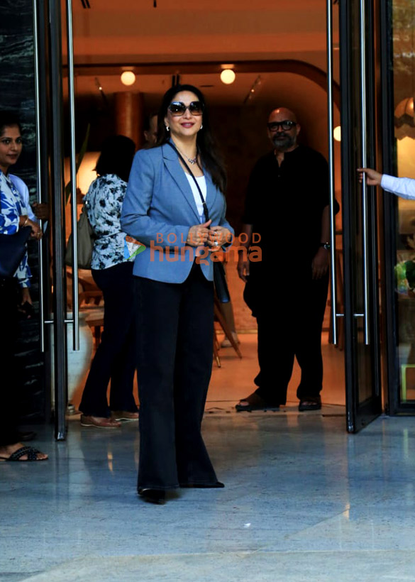 photos tripti dimri and madhuri dixit snapped in worli 5