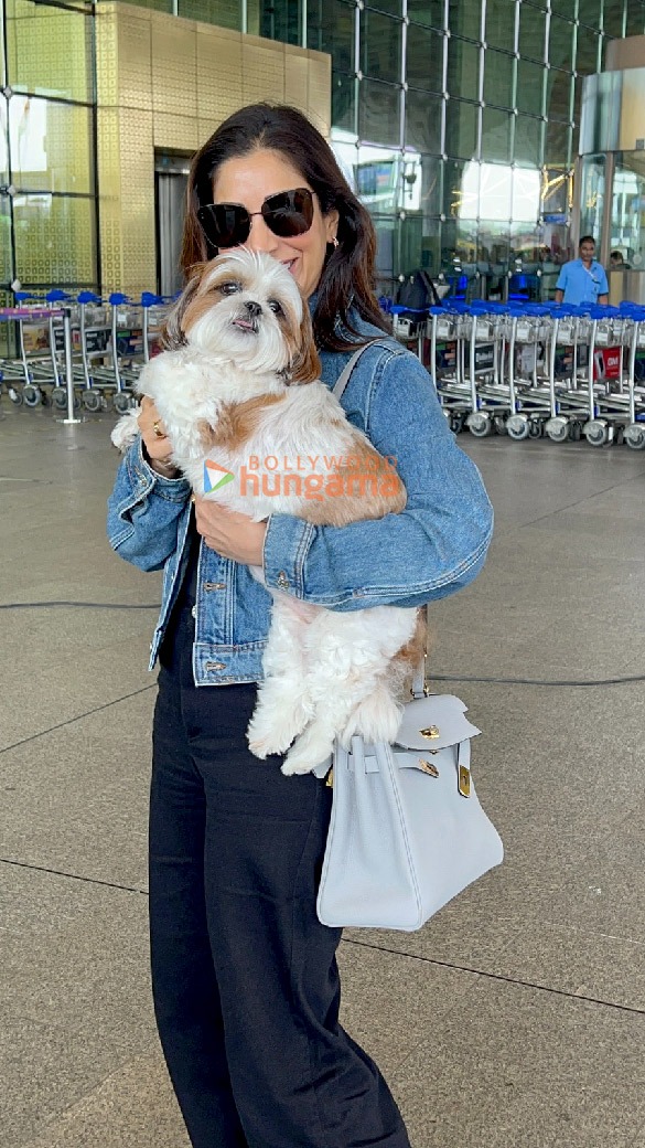 photos urvashi rautela and sophie choudry snapped at the airport 3