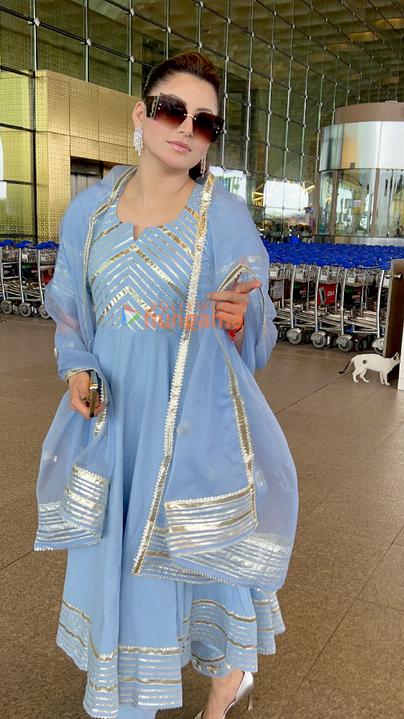 photos urvashi rautela snapped at the airport 3 12