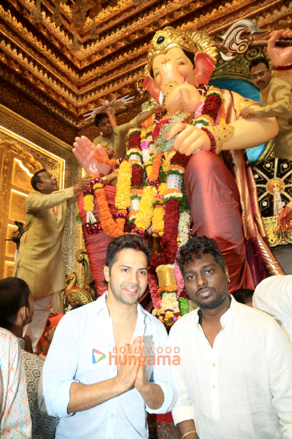 Photos: Varun Dhawan, Atlee Kumar, Shilpa Shetty and others snapped at Lalbaugcha Raja Photos: Varun Dhawan, Atlee Kumar, Shilpa Shetty and others snapped at Lalbaugcha Raja