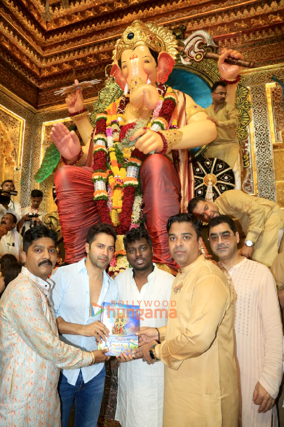 photos varun dhawan atlee kumar and murad khetani snapped at lalbaugcha raja 4