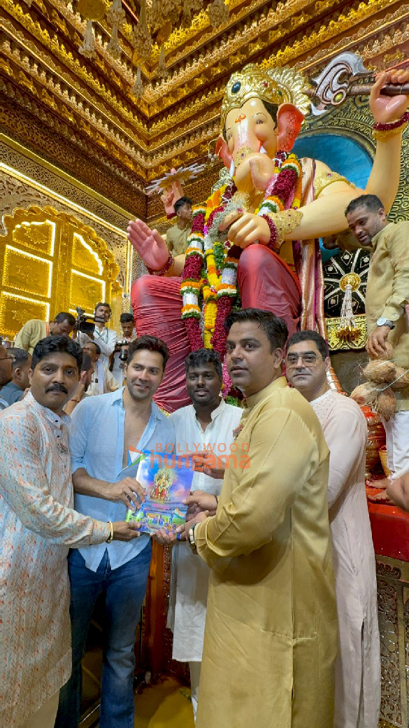 photos varun dhawan atlee kumar and murad khetani snapped at lalbaugcha raja 6