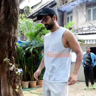 Photos: Vicky Kaushal spotted outside a dance class in Santacruz