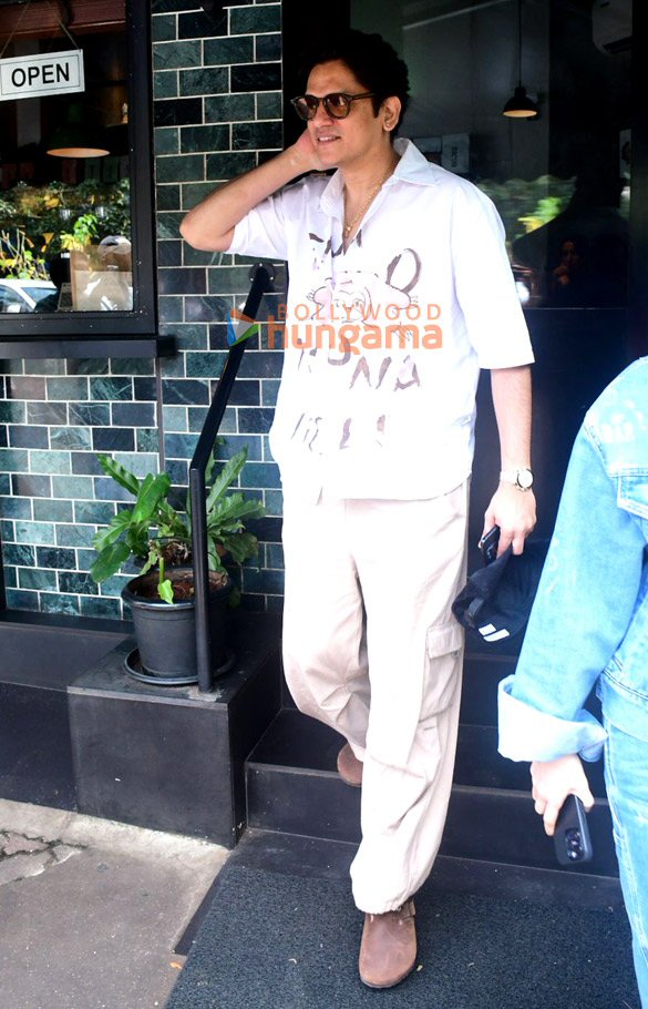 photos vijay varma with tamannaah bhatia snapped outside a cafe in bandra 6