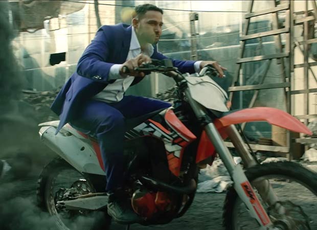 Yudhra director Ravi Udyawar shares details of bike sequence shot acorss Mumbai's landmark locations: "We had called in 3 professional superbike riders from Portugal"