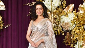 Elegence and beauty! Shraddha Kapoor on the floor