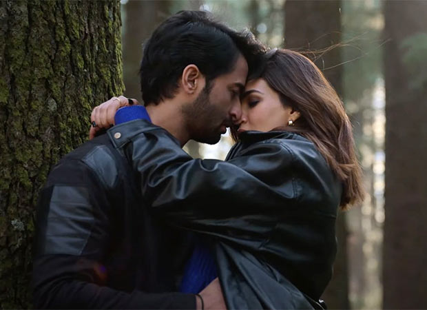 Kriti Sanon and Shaheer Sheikh’s chemistry in Do Patti song ‘Raanjhan’ gets fans excited for their pairing : Bollywood News