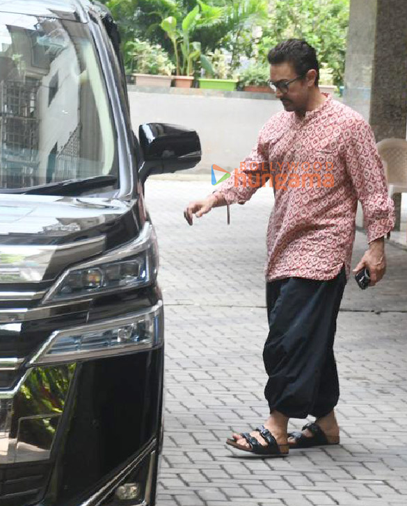 photos aamir khan snapped at reena duttas house in bandra 1