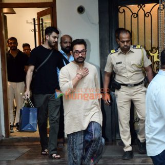 Photos: Aamir Khan snapped in Bandra