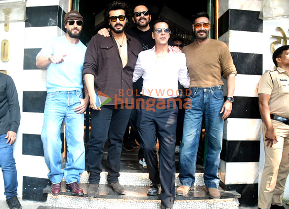 photos ajay devgn akshay kumar tiger shroff arjun kapoor and rohit shetty snapped at torii restaurant in bandra 3