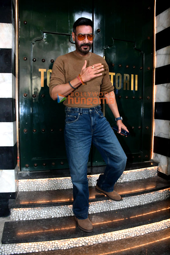 photos ajay devgn akshay kumar tiger shroff and arjun kapoor snapped at torii restaurant in bandra 4