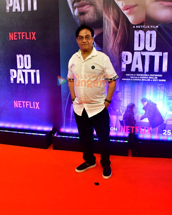 photos ajay devgn kajol kriti sanon and others grace the premiere of do patti 1005 7