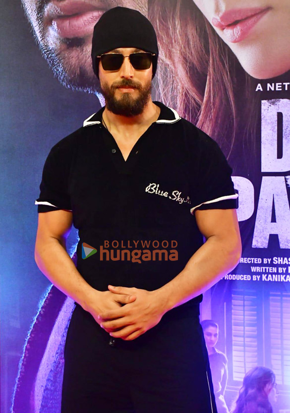 photos ajay devgn kajol kriti sanon and others grace the premiere of do patti 16
