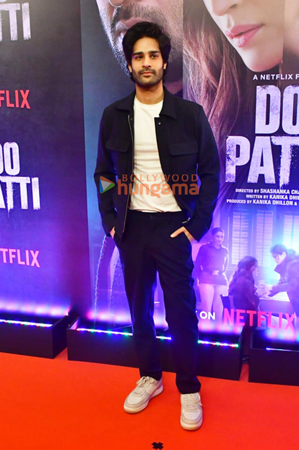 photos ajay devgn kajol kriti sanon and others grace the premiere of do patti 3