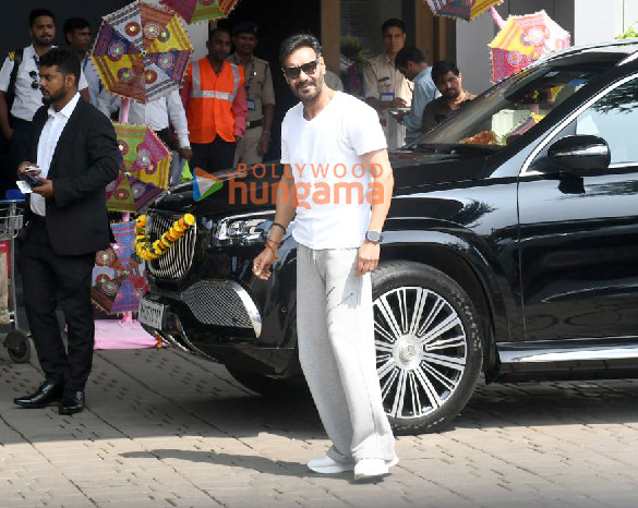 photos ajay devgn kareena kapoor khan and rohit shetty snapped at kalina airport 4
