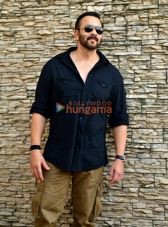 photos ajay devgn and rohit shetty snapped promoting singham again 6