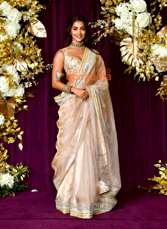 photos alia bhatt kajol kriti sanon janhvi kapoor ananya panday kartik aaryan and others snapped at manish malhotras diwali bash 20