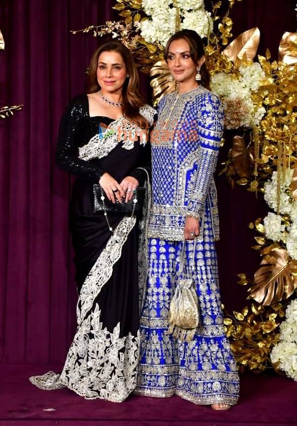 photos alia bhatt kajol kriti sanon janhvi kapoor ananya panday kartik aaryan and others snapped at manish malhotras diwali bash 41