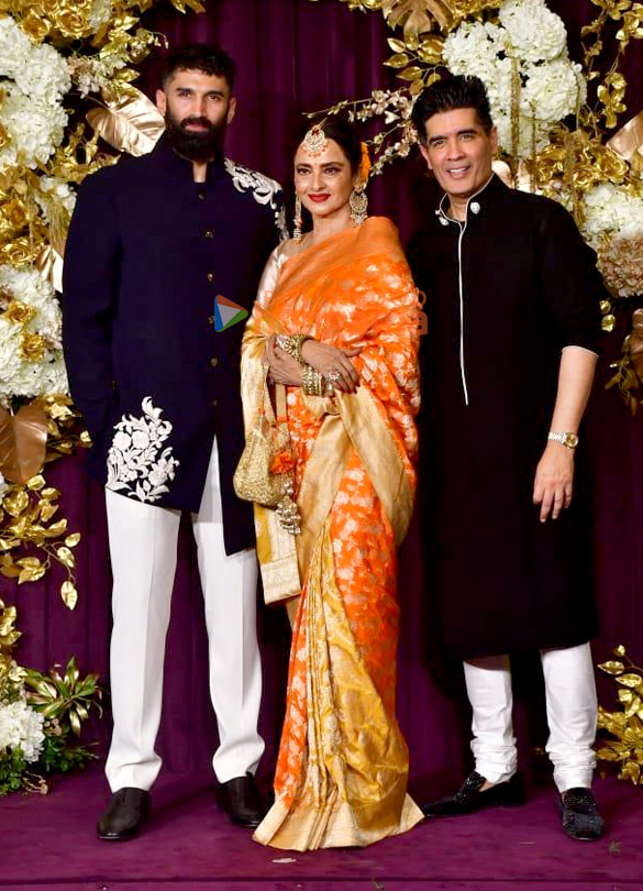 photos alia bhatt kajol kriti sanon janhvi kapoor ananya panday kartik aaryan and others snapped at manish malhotras diwali bash 9