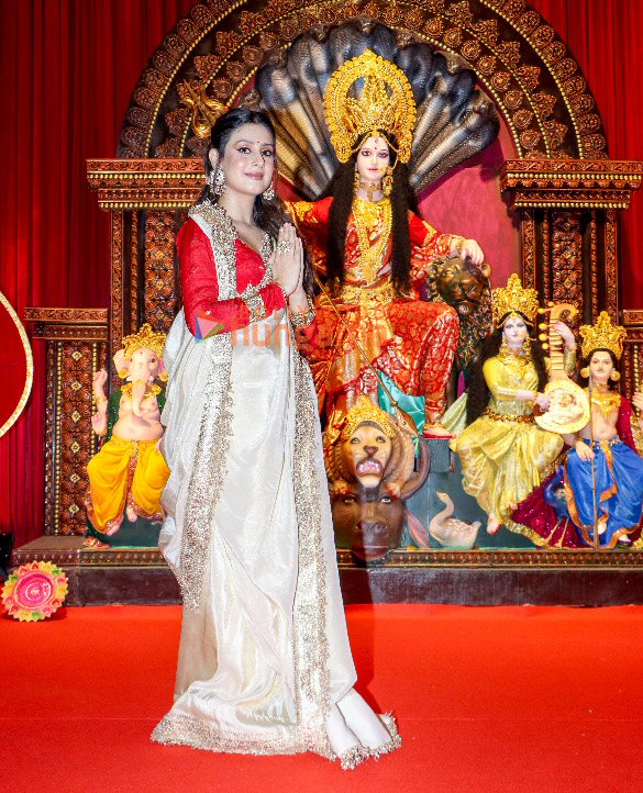 photos ankita lokhande nia sharma rashami desai siddharth nigam and many more snapped at the goregaon durga mahotsav 2024 6