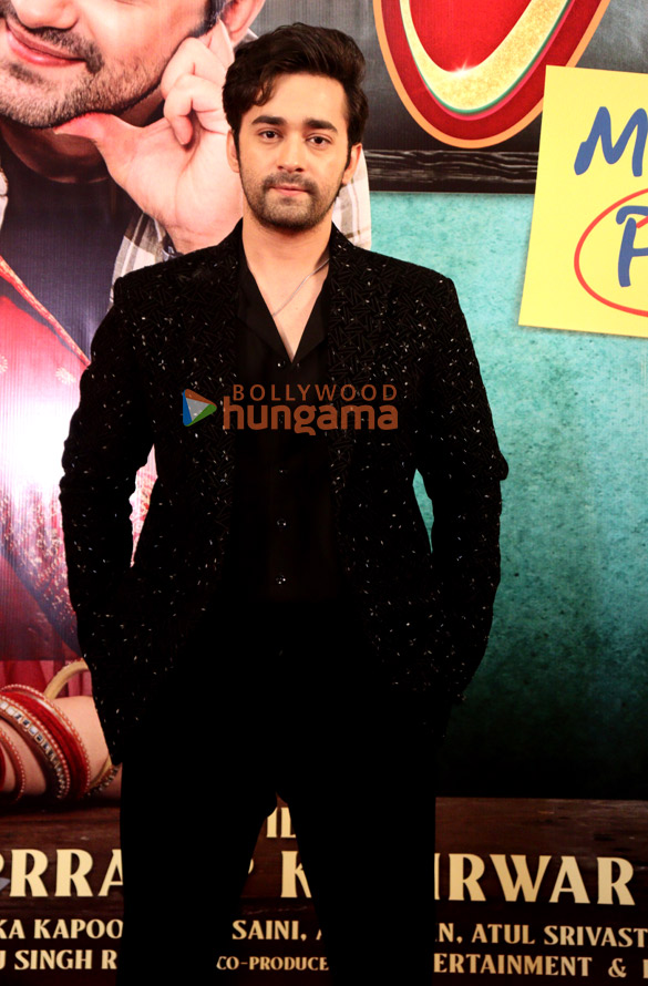 photos anuj saini kashika kapoor and prradip khairwar grace the premiere of aayushmati geeta matric pass 5