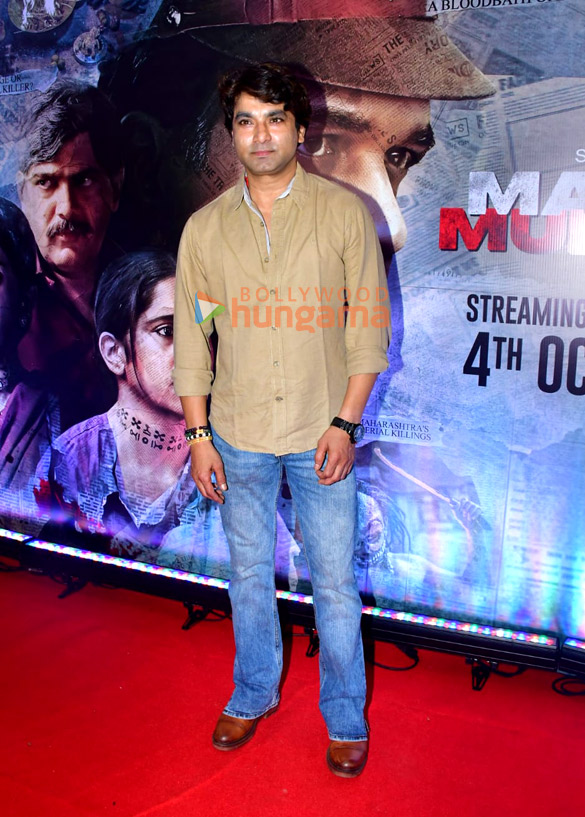 photos ashutosh gowariker sai tamhankar and others grace the premiere of manvat murders 9