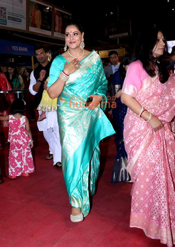 Photos: Bipasha Basu and Karan Singh Grover snapped at Durga Puja Pandal in Mumbai Photos: Bipasha Basu and Karan Singh Grover snapped at Durga Puja Pandal in Mumbai