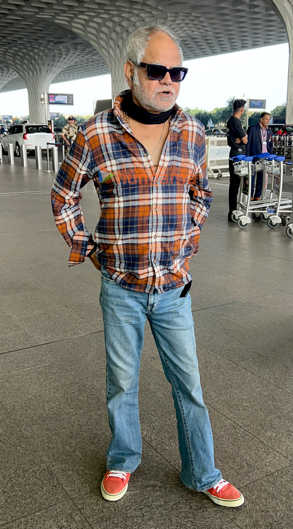 photos boman irani nupur sanon sanjay mishra and others snapped at the airport 3