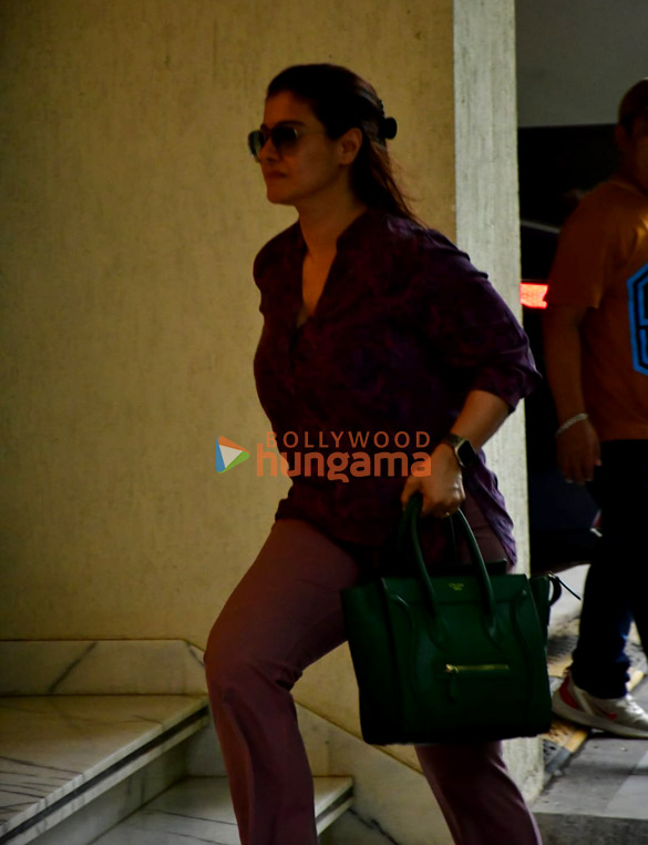 Photos: Kajol snapped in Juhu Photos: Kajol snapped in Juhu