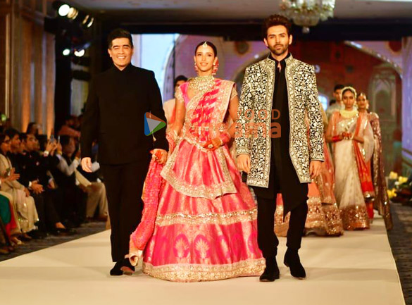 photos kartik aaryan triptii dimri and others turn showstoppers at the manish malhotra fashion show 13