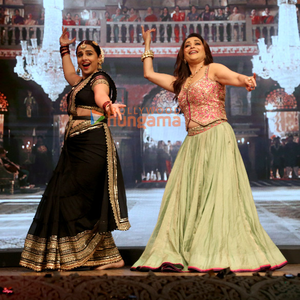 photos kartik aaryan vidya balan madhuri dixit and others grace the launch of ami je tomar 3 0 song from bhool bhulaiyaa 3 3