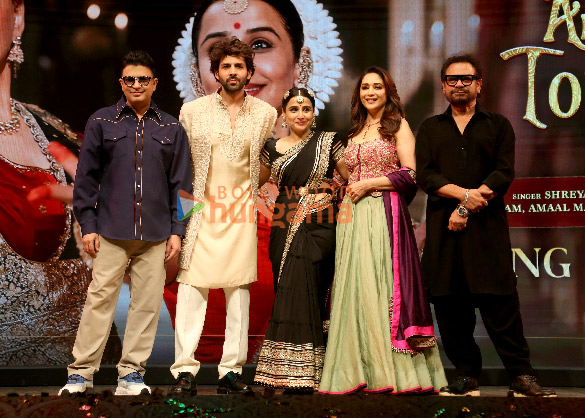 photos kartik aaryan vidya balan madhuri dixit and others grace the launch of ami je tomar 3 0 song from bhool bhulaiyaa 3 4
