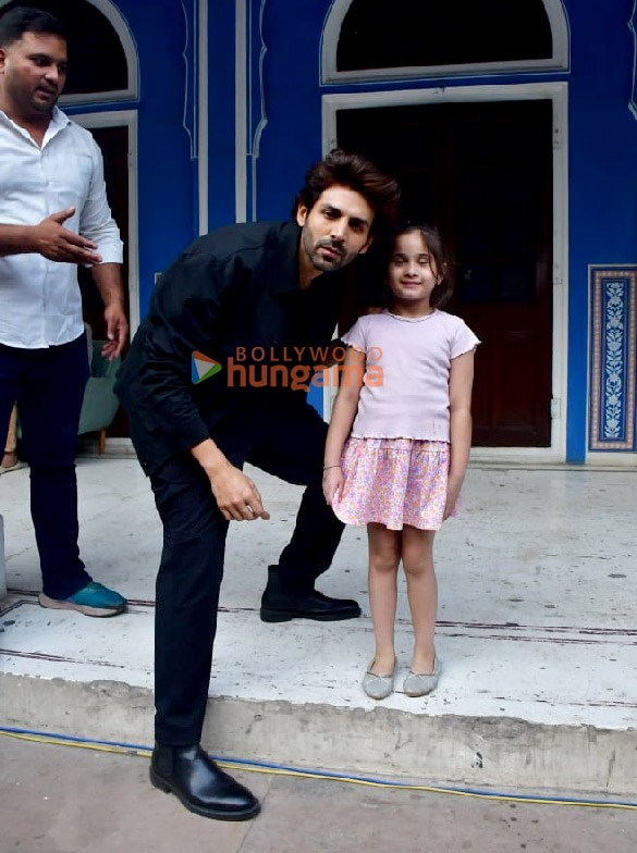 photos kartik aaryan vidya balan triptii dimri and others snapped at bhool bhulaiyaa 3 trailer launch at raj mandir theater jaipur 990 2