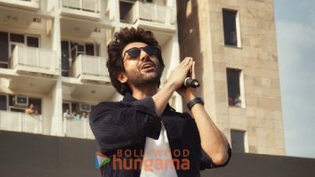 Photos: Kartik Aaryan promotes his upcoming film Bhool Bhulaiyaa 3 at a college in Delhi