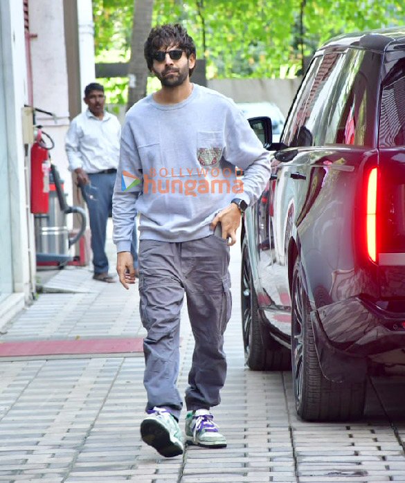 photos kartik aaryan snapped at t series office in andheri 5 2