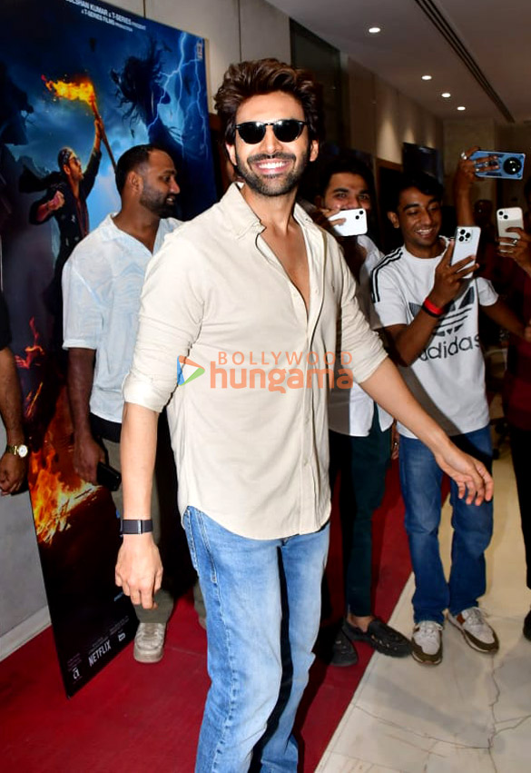 photos kartik aaryan snapped promoting bhool bhulaiyaa 3 3