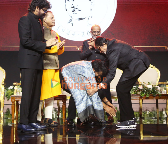 photos megastar chiranjeevi felicitated by amitabh bachchan at anr awards in presence of ram charan and others 11