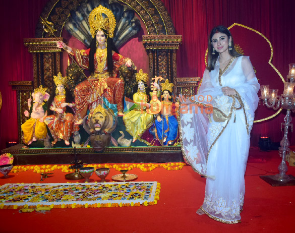 photos mouni roy kunal verma puja banerjee and many more snapped at the goregaon durga mahotsav 2024 7