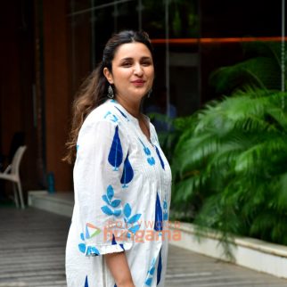 Photos: Parineeti Chopra snapped in Andheri