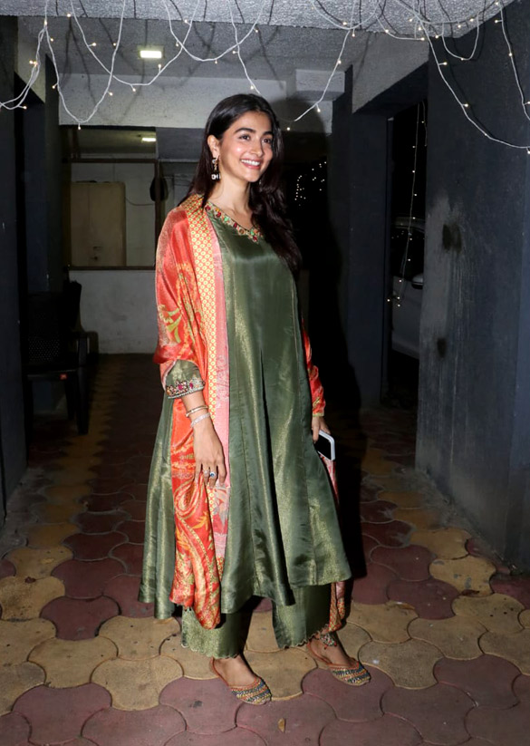 photos pooja hegde snapped celebrating diwali outside her house 5 1