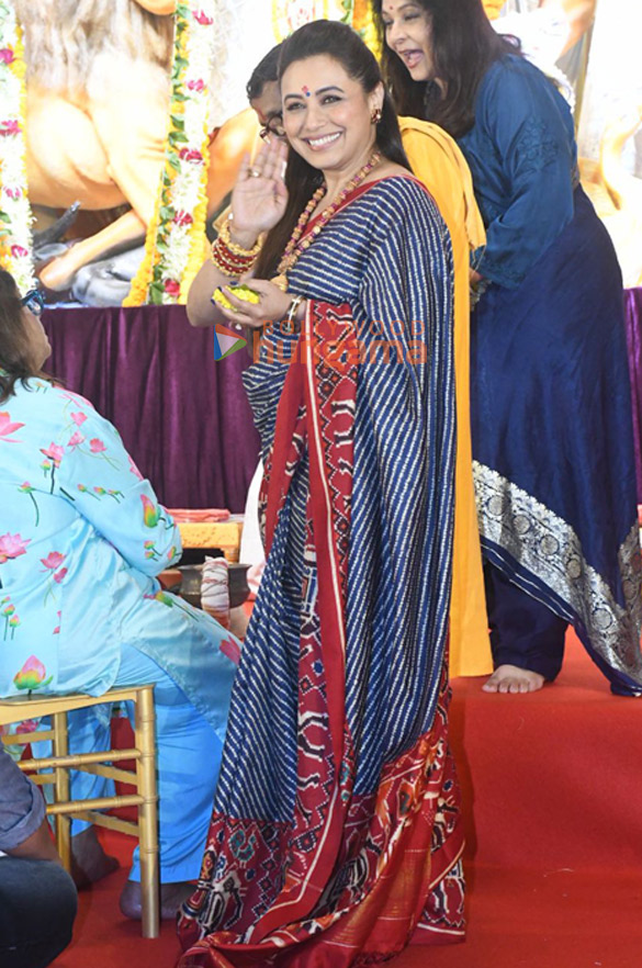 photos rani mukerji kajol and others snapped at a durga puja pandal 4