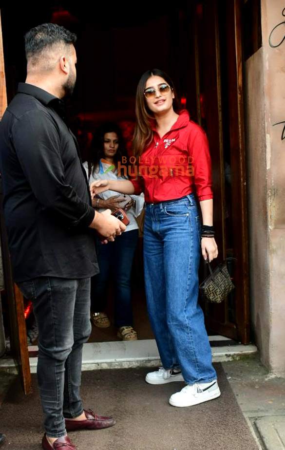 photos rasha thadani snapped outside bastian in bandra 2